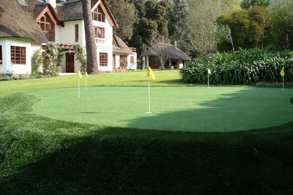 Los Angeles and Southern California backyard putting green